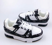 Load image into Gallery viewer, Children shoes
