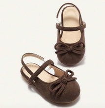 Load image into Gallery viewer, Baby girl Fall sandal shoe
