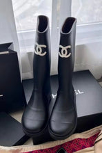 Load image into Gallery viewer, Mommy boots
