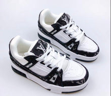 Load image into Gallery viewer, Children shoes
