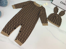 Load image into Gallery viewer, Baby clothes with hat
